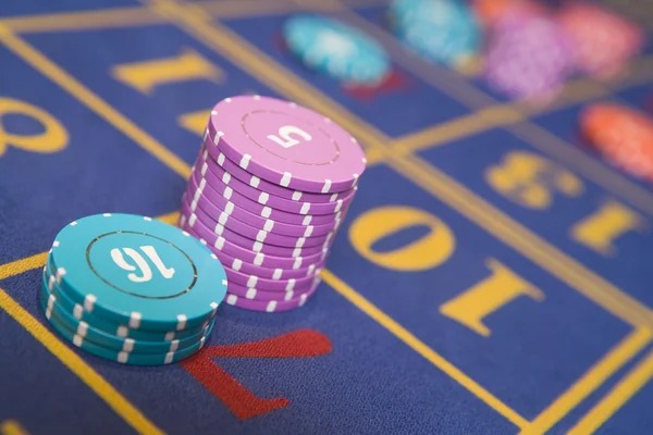 liga2000 login platform interface on mobile showing live-dealer tables